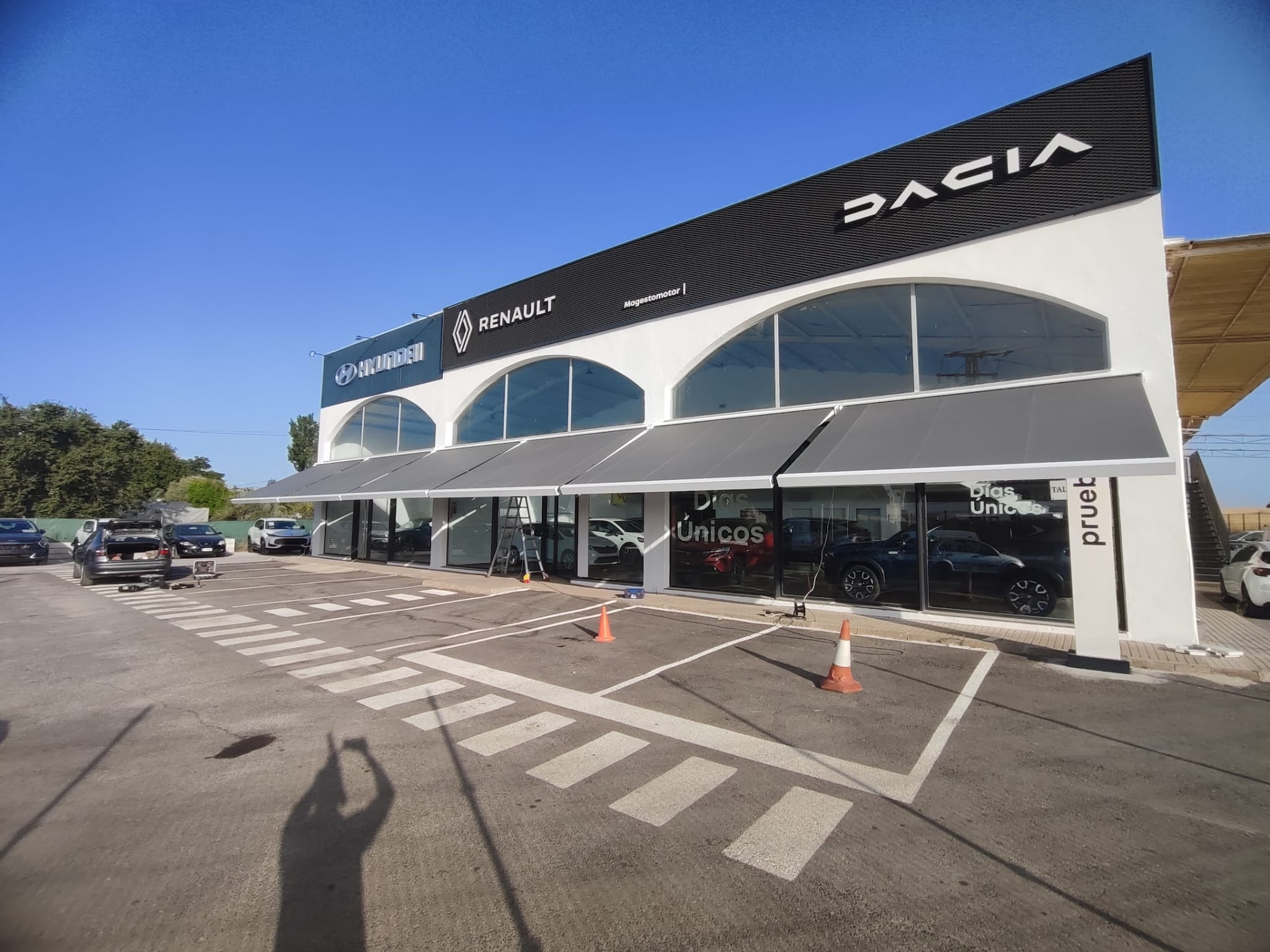 Toldos brazo invisible con cofre